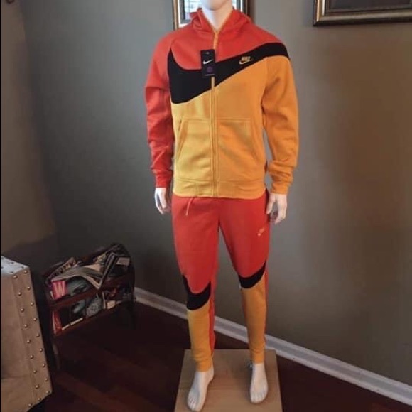 Nike tech suits - Picture 2 of 7